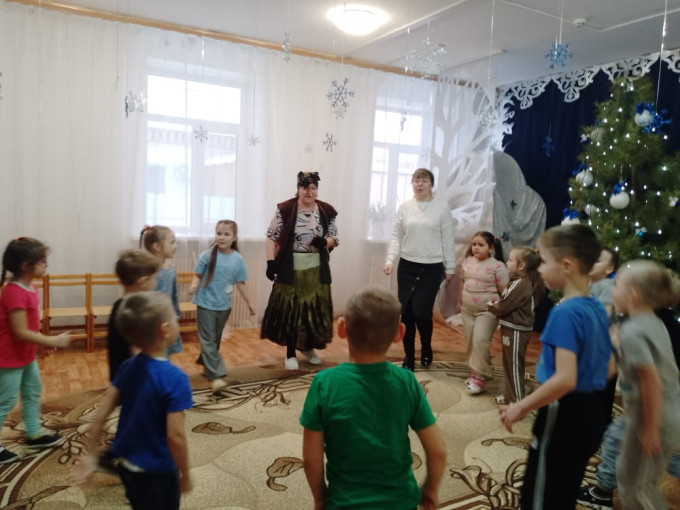 Прощание с елочкой Прощание с елочкой.